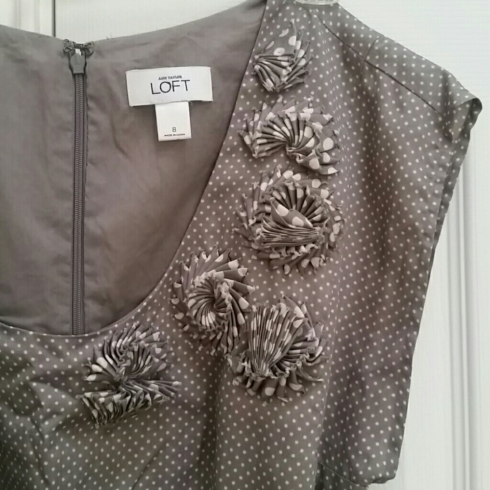 ANN TAYLOR LOFT* POLKA-DOT ROSE APPLIQUE DRESS - Picture 2 of 8